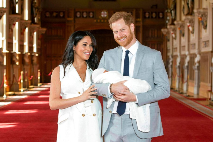 Meghan and Harry holding baby Archie