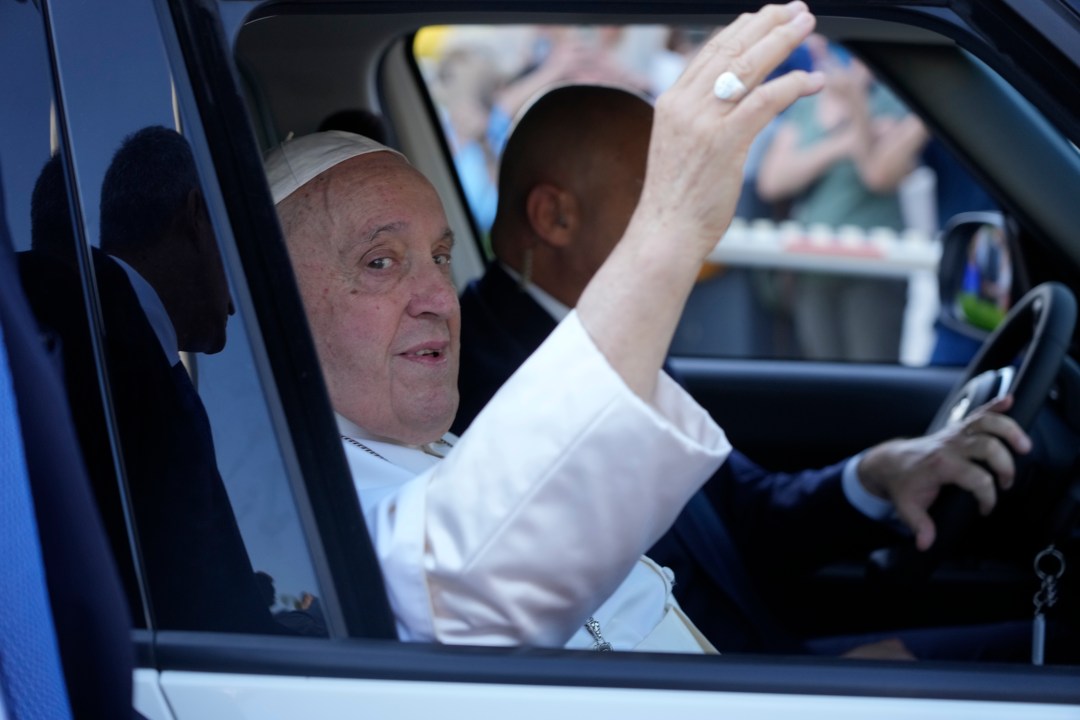 Pope Francis leaves the Agostino Gemelli University Polyclinic in Rome, Friday, June 16, 2023, nine days after undergoing abdominal surgery. The 86-year-old pope was admitted to Gemelli hospital on June 7 for surgery to repair a hernia in his abdominal wall and remove intestinal scar tissue that had caused intestinal blockages. (AP Photo/Andrew Medichini)