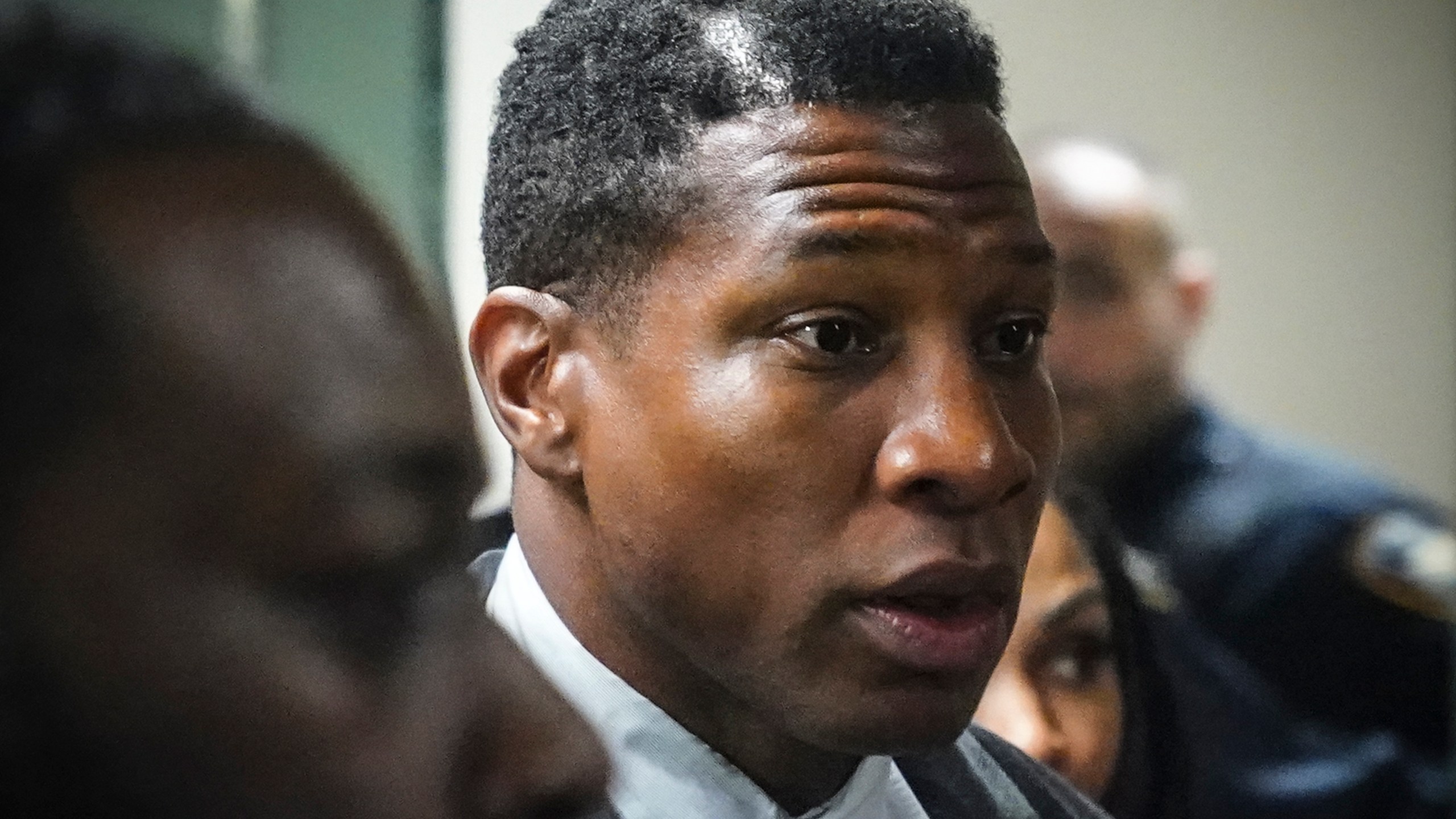 Jonathan Majors, left, returns to court after a lunch break in his domestic assault trial, Tuesday, Dec. 5, 2023, in New York. (AP Photo/Bebeto Matthews)