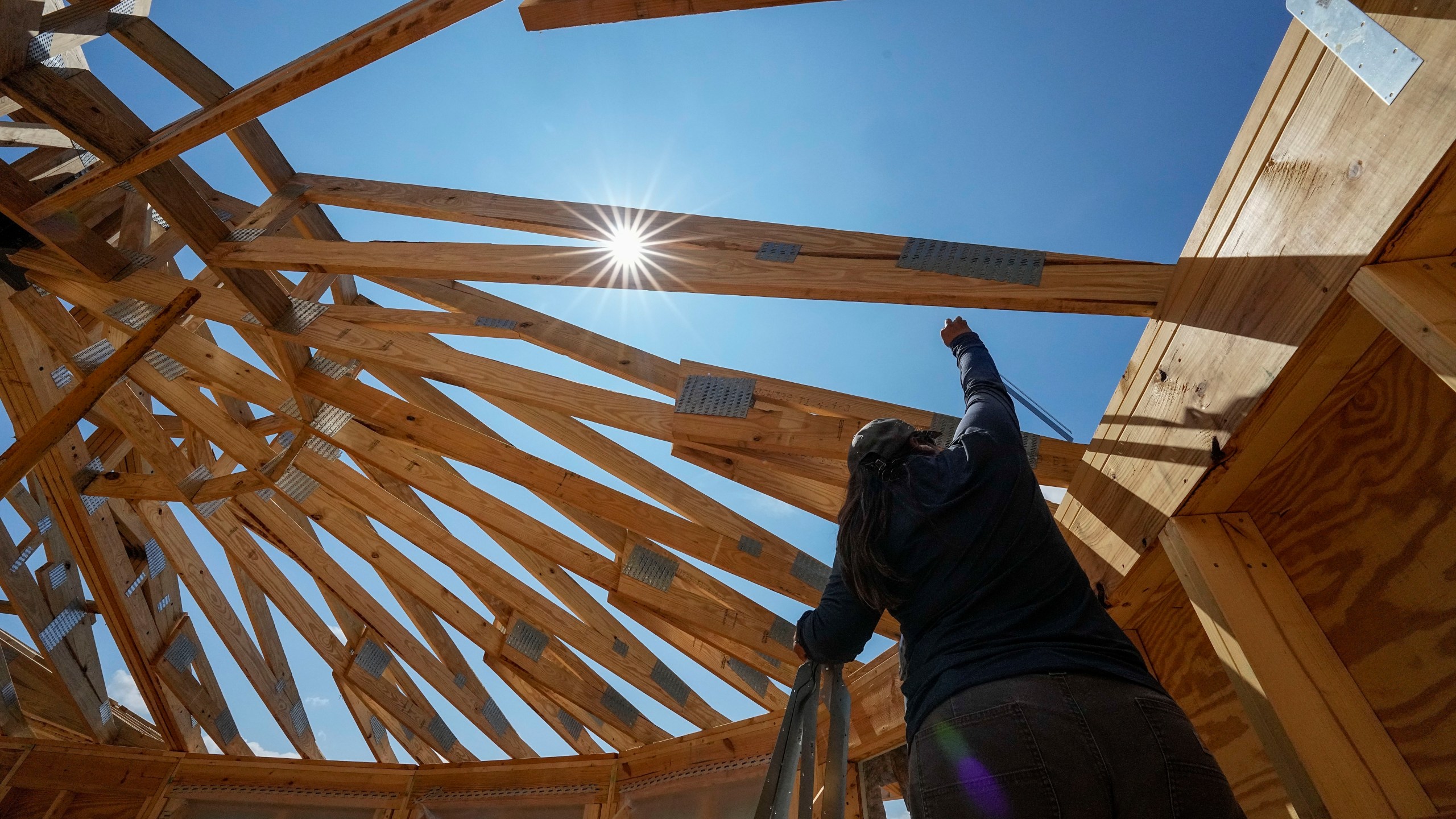 File - Workers build a home on Sept. 19, 2023, in Marshall, N.C. On Wednesday, Jan. 31, 2024, the Labor Department reports on wages and benefits for U.S. workers during the last quarter of 2023. (AP Photo/Chris Carlson, File)