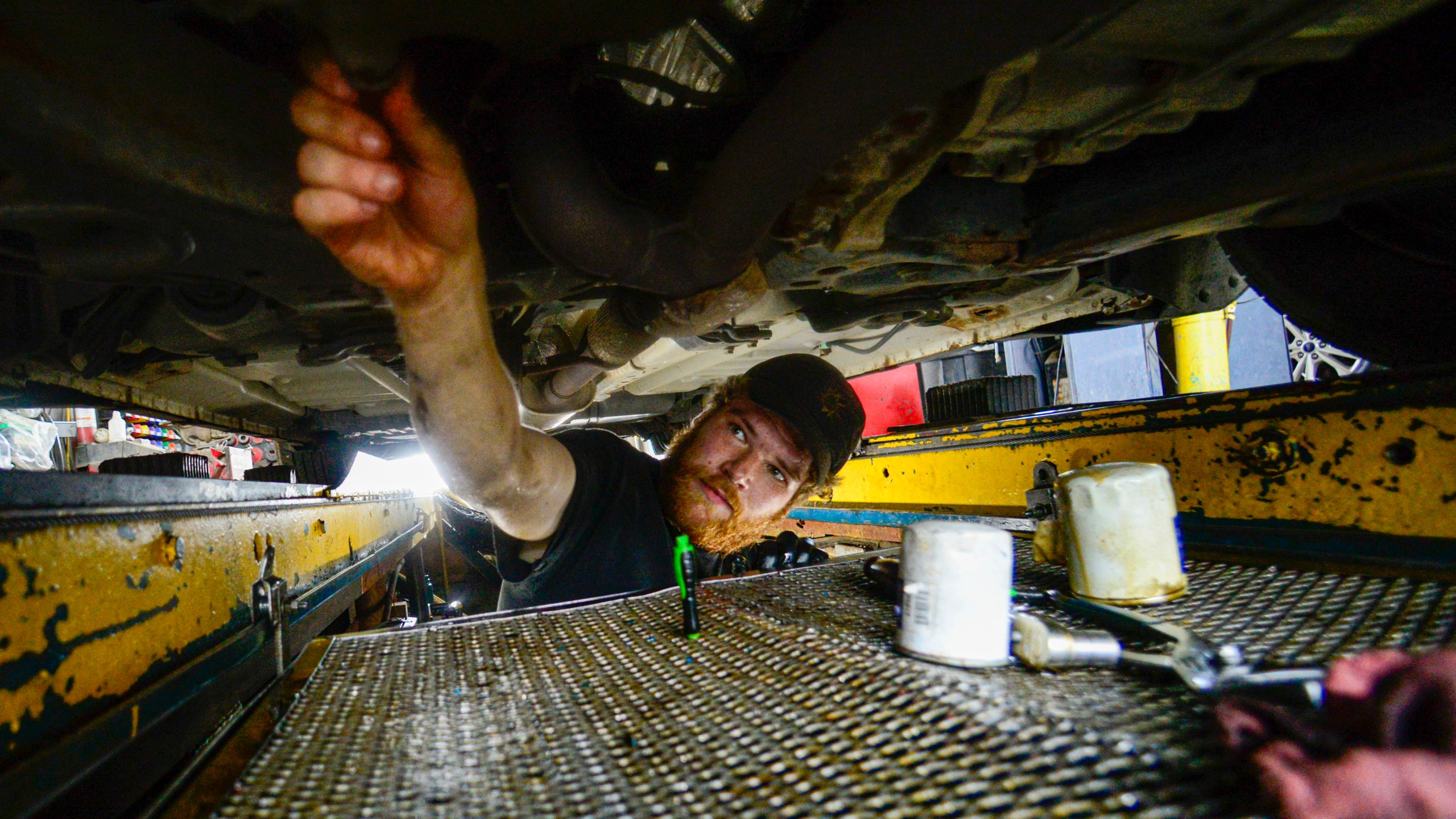 FILE - Ian Frank, a pit technician at Stop & Go on Putney Road in Brattleboro, Vt., changes the oil on a vehicle on July 15, 2024. (Kristopher Radder/The Brattleboro Reformer via AP, File)