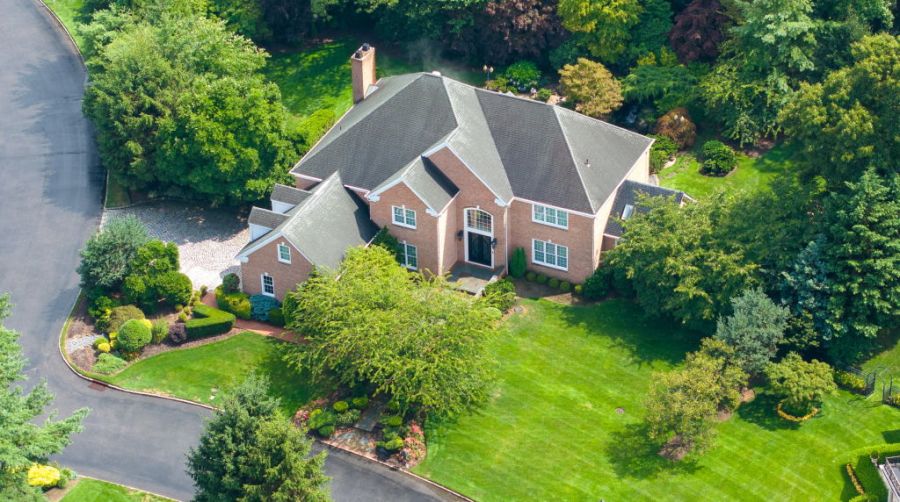 Manhasset, N.Y.: This is an aerial view of the Saxony Court, home in Manhasset, New York belonging to Chris Hu and Linda Sun, July 24, 2024.