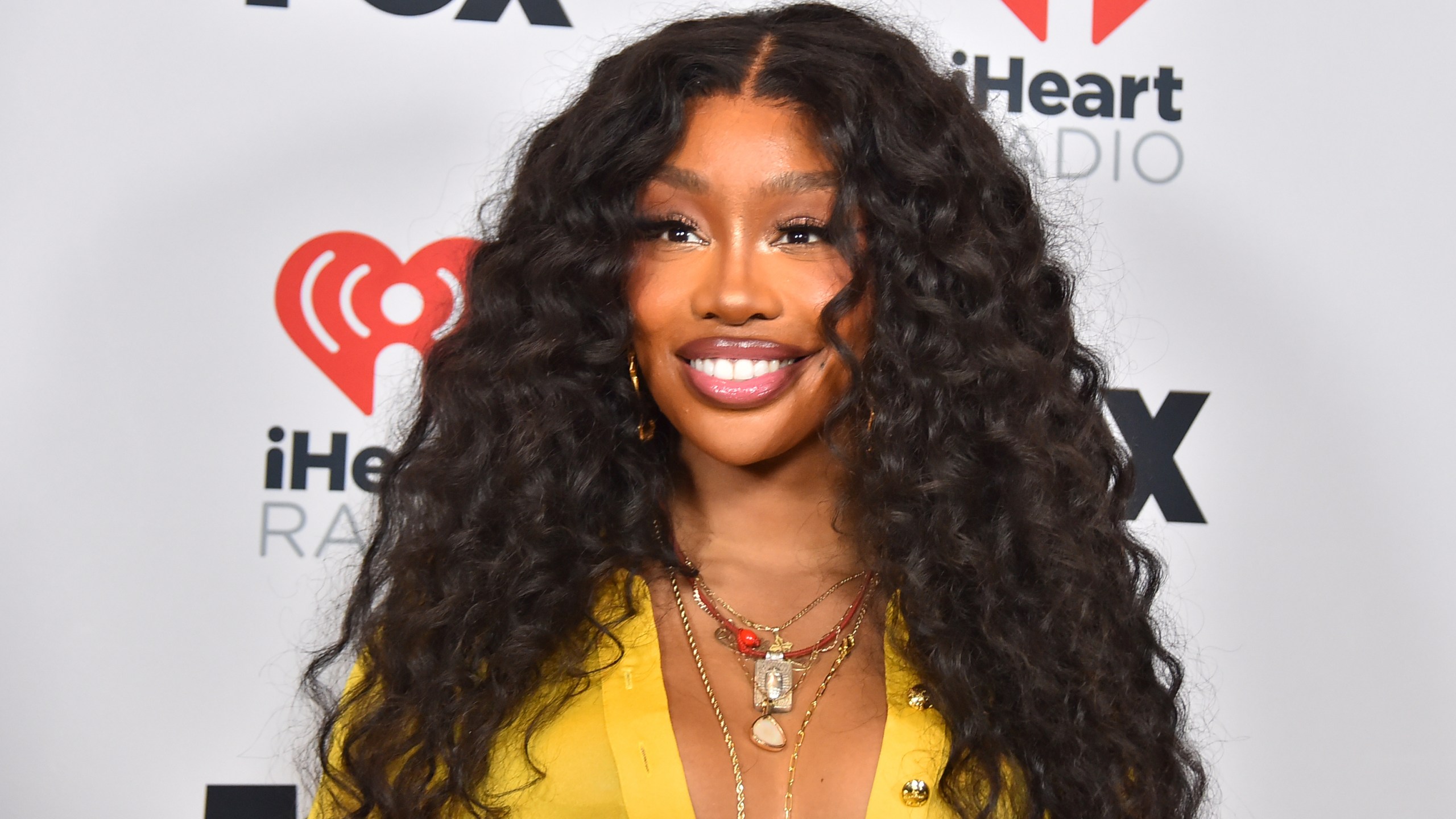 SZA poses for photos at an event