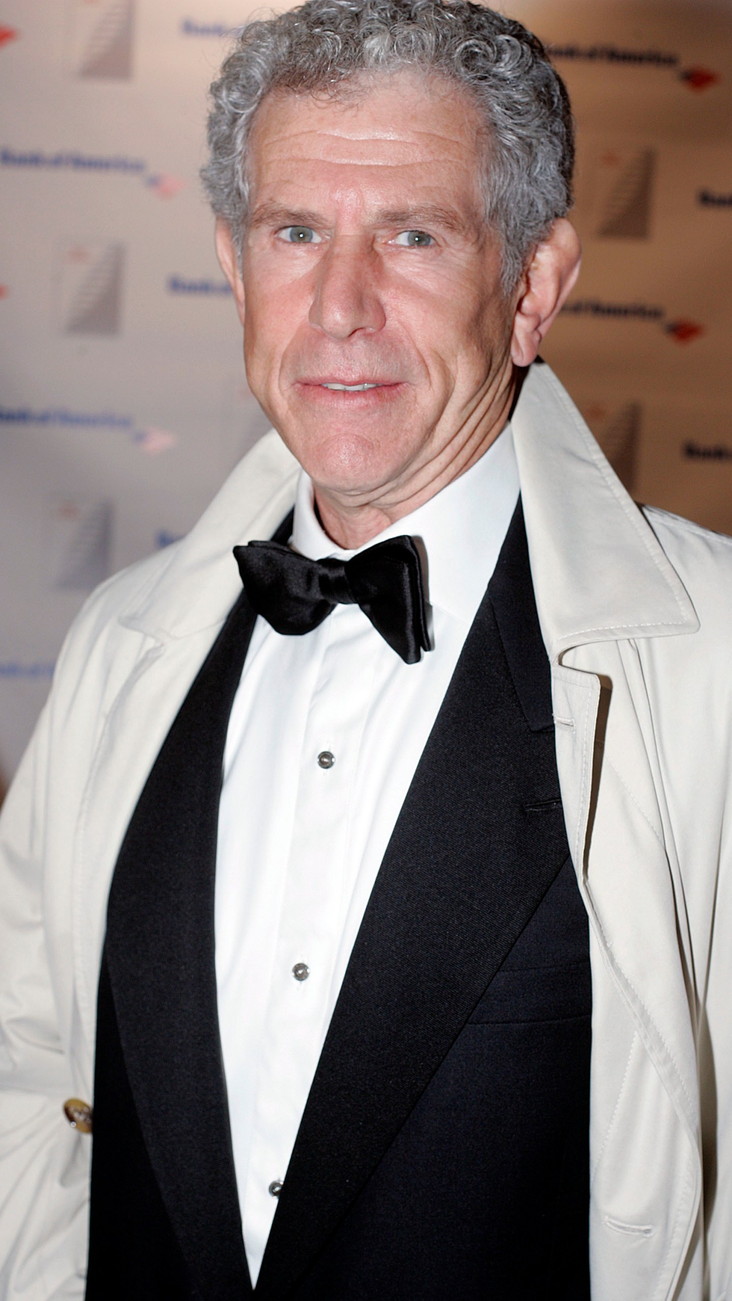 FILE - Tony Roberts poses for a photo in New York, Oct. 11, 2005, as he joined the cast of "Xanadu,'' a new musical based on the 1980 cult film. (AP File Photo/Stephen Chernin, File)