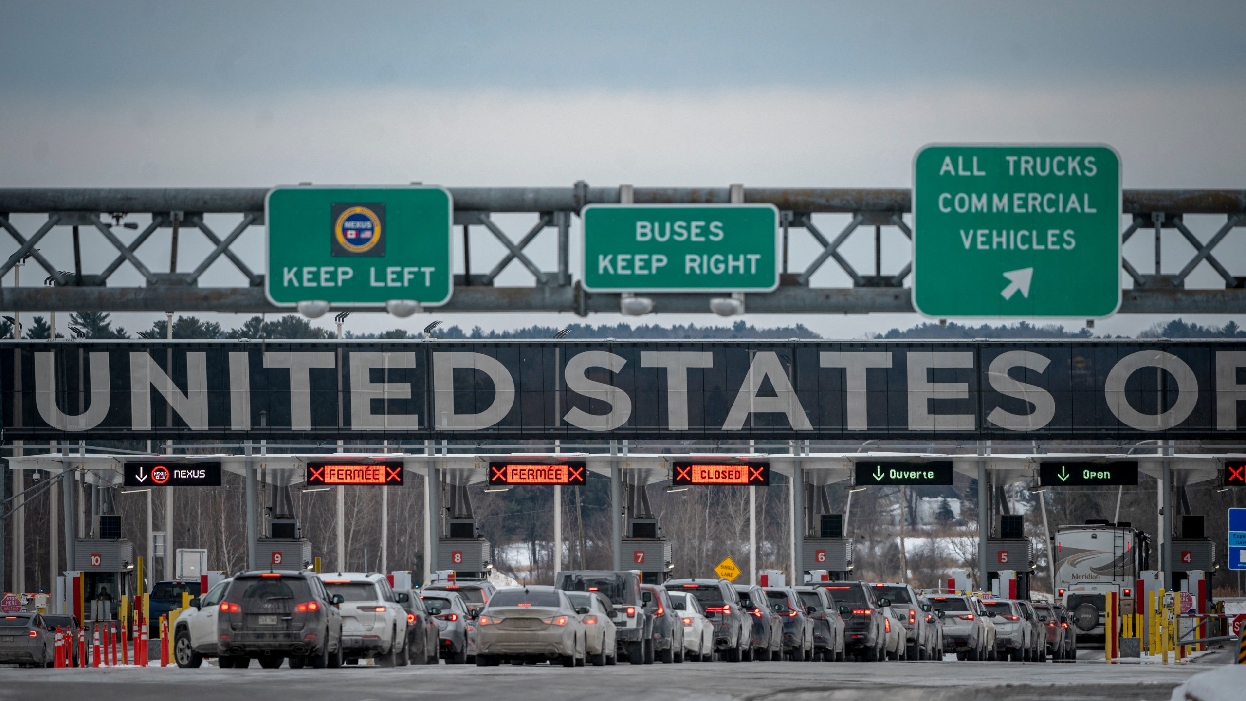 A entrance sign to United States at Canadian border