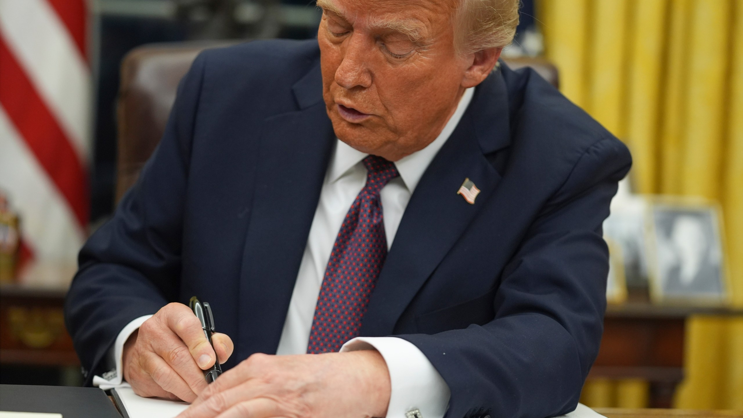 FILE - President Donald Trump signs an executive order on birthright citizenship in the Oval Office of the White House in Washington, Jan. 20, 2025. (AP Photo/Evan Vucci, File)