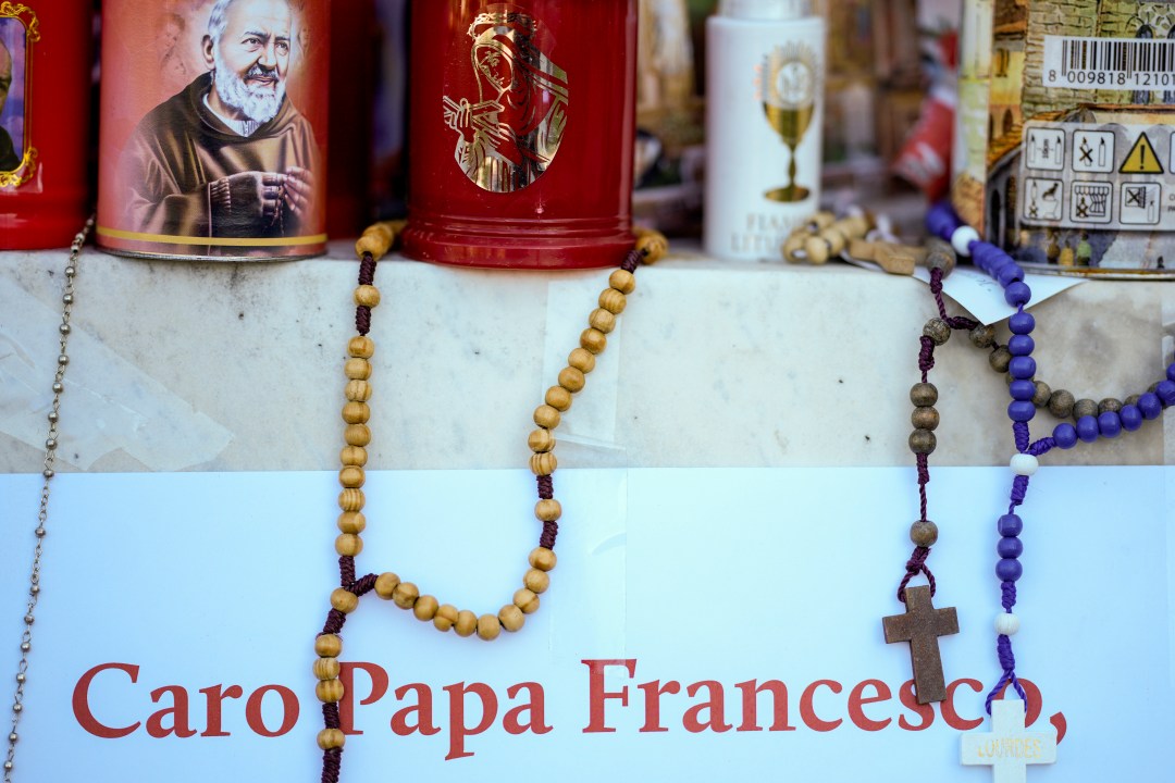 Candles and rosaries for Pope Francis