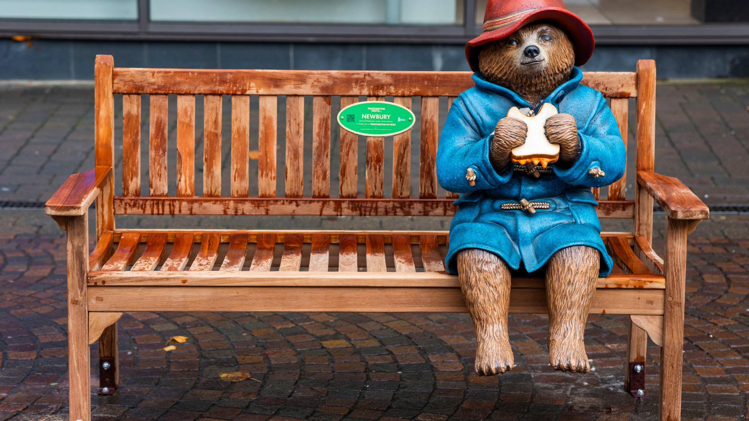 This photo made available by PinPep shows a statue of Paddington Bear in Newbury, England, during its unveiling on Oct. 8, 2024. (Tom Wren/Studiocanal/PinPep via AP)