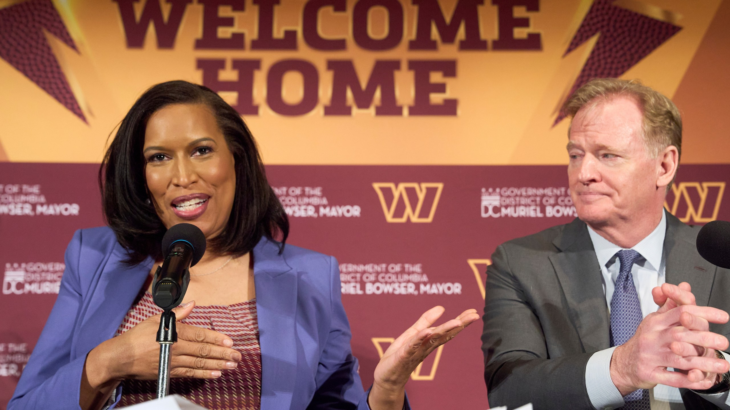 District of Columbia Mayor Muriel Bowser gestures toward NFL Commissioner Roger Goodell as they announce a new home for the NFL football team on the site of the old RFK Stadium, Monday, April 28, 2025, at the National Press Club in Washington. (AP Photo/Jacquelyn Martin)