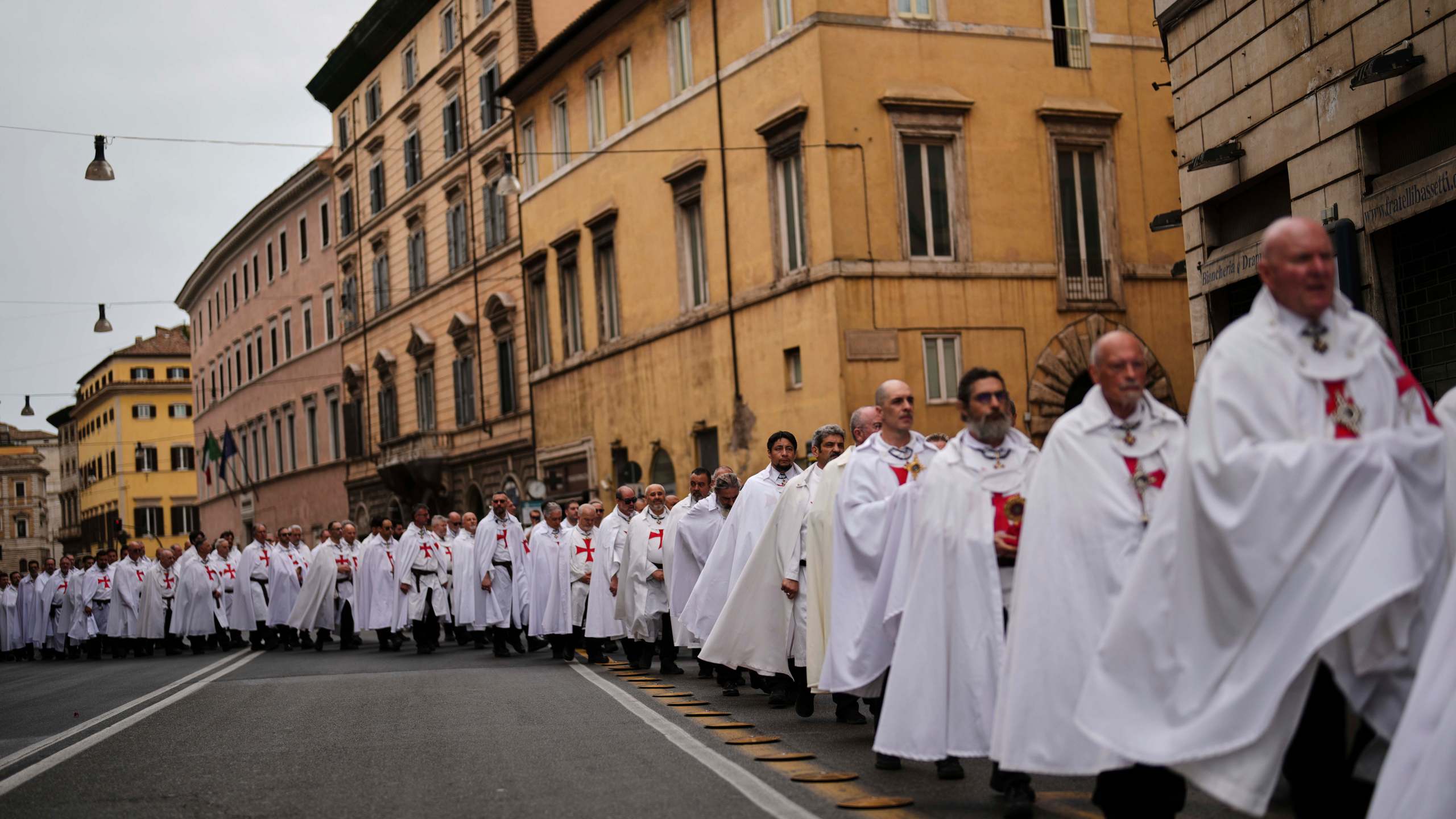 Catholic Templari Oggi or "Templars Today" association members parade along the city centre to arrive to St. Mary and the Martyrs Basilica, or Agrippa Pantheon, in Rome, Sunday, May 4, 2025. (AP Photo/Francisco Seco)