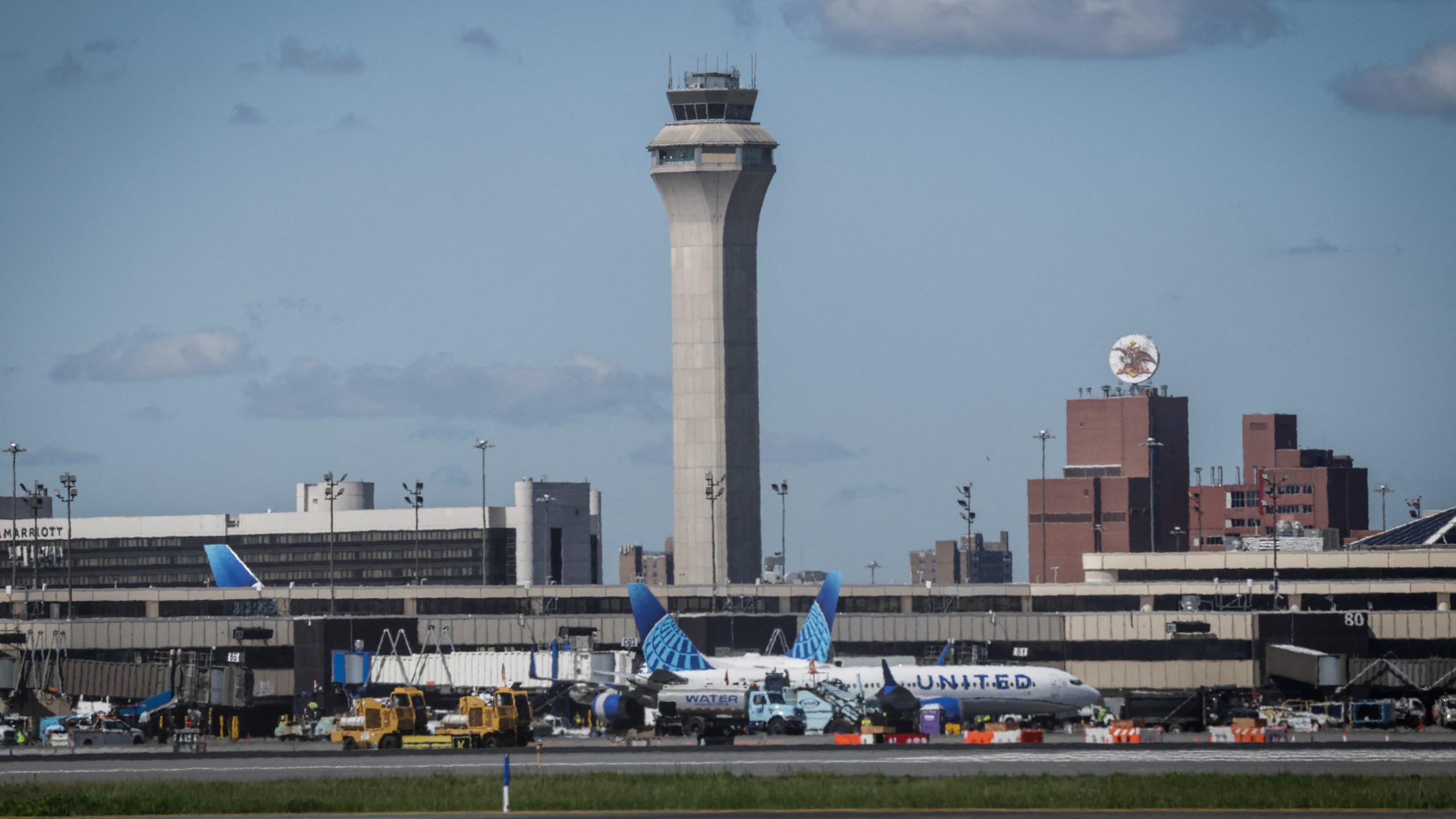 planes grounded at Newark Airport