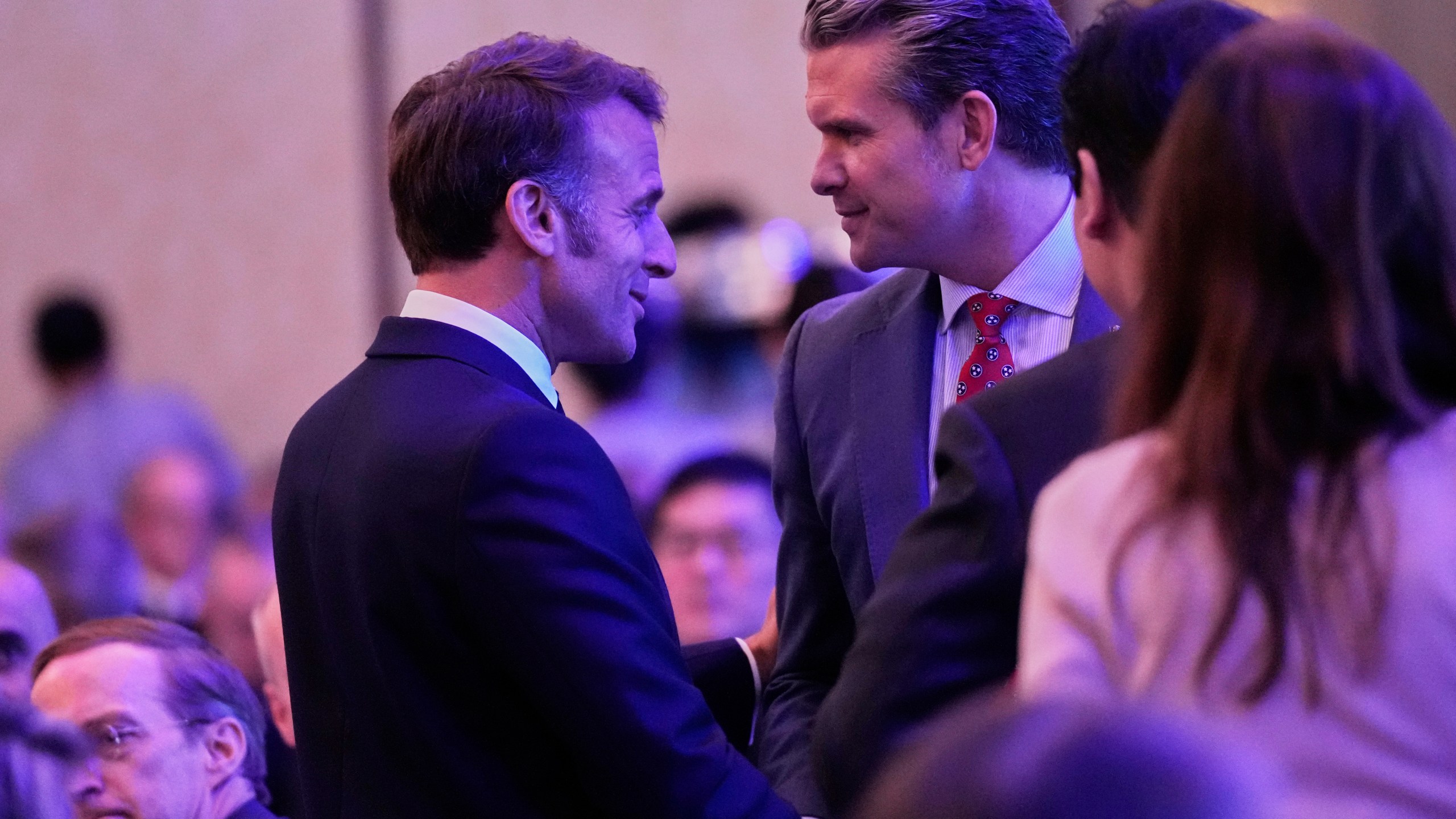 French President Emmanuel Macron, left, and U.S. Defense Secretary Pete Hegseth talk during the 22nd Shangri-La Dialogue summit in Singapore, Friday, May 30, 2025. (AP Photo/Anupam Nath)