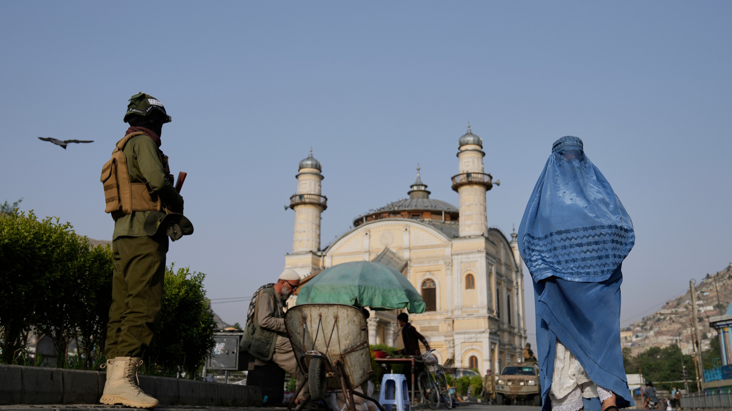 A Taliban fighter stands guard near the Shah-Do Shamshira Mosque as people attend the Eid al-Adha prayer in Kabul, Afghanistan, Saturday, June 7, 2025. (AP Photo/Ebrahim Noroozi)