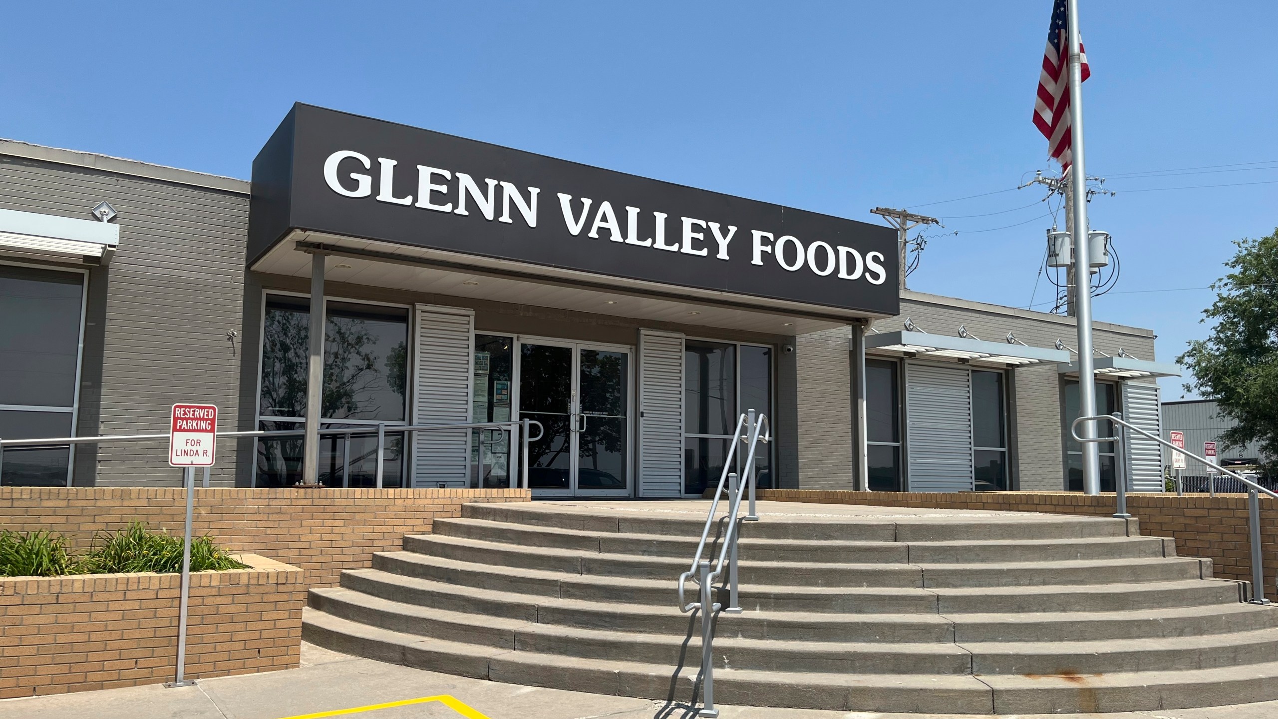 Glenn Valley Foods, a meat packaging company that was raided by U.S. Immigration and Customs Enforcement on Tuesday, June 10, 2025, in Omaha, Neb. (AP Photo/Margery A. Beck)