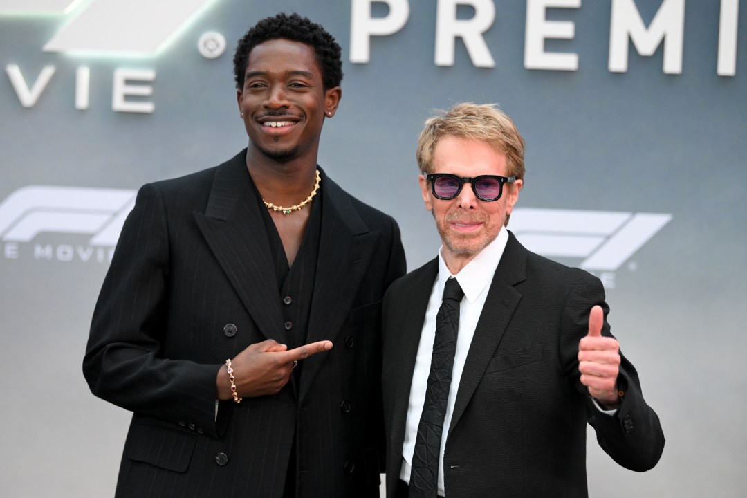 Damson Idris pointing at Jerry Bruckheimer on the red carpet