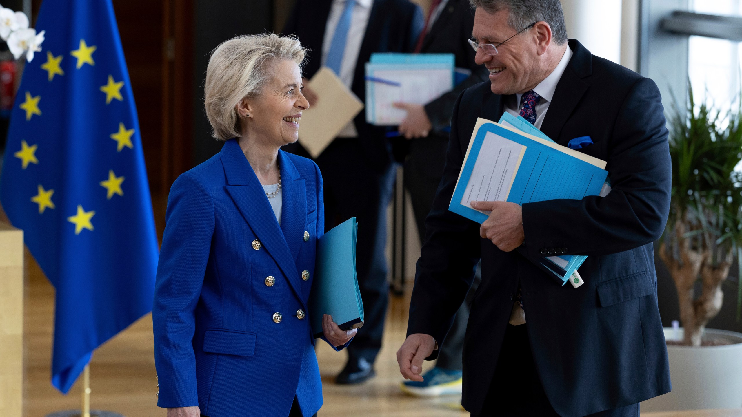 FILE - European Commissioner for Trade and Economic Security Maros Sefcovic, right, speaks with European Commission President Ursula von der Leyen, during the weekly meeting of the College of Commissioners at EU headquarters in Brussels, April 9, 2025. (AP Photo/Omar Havana, File)