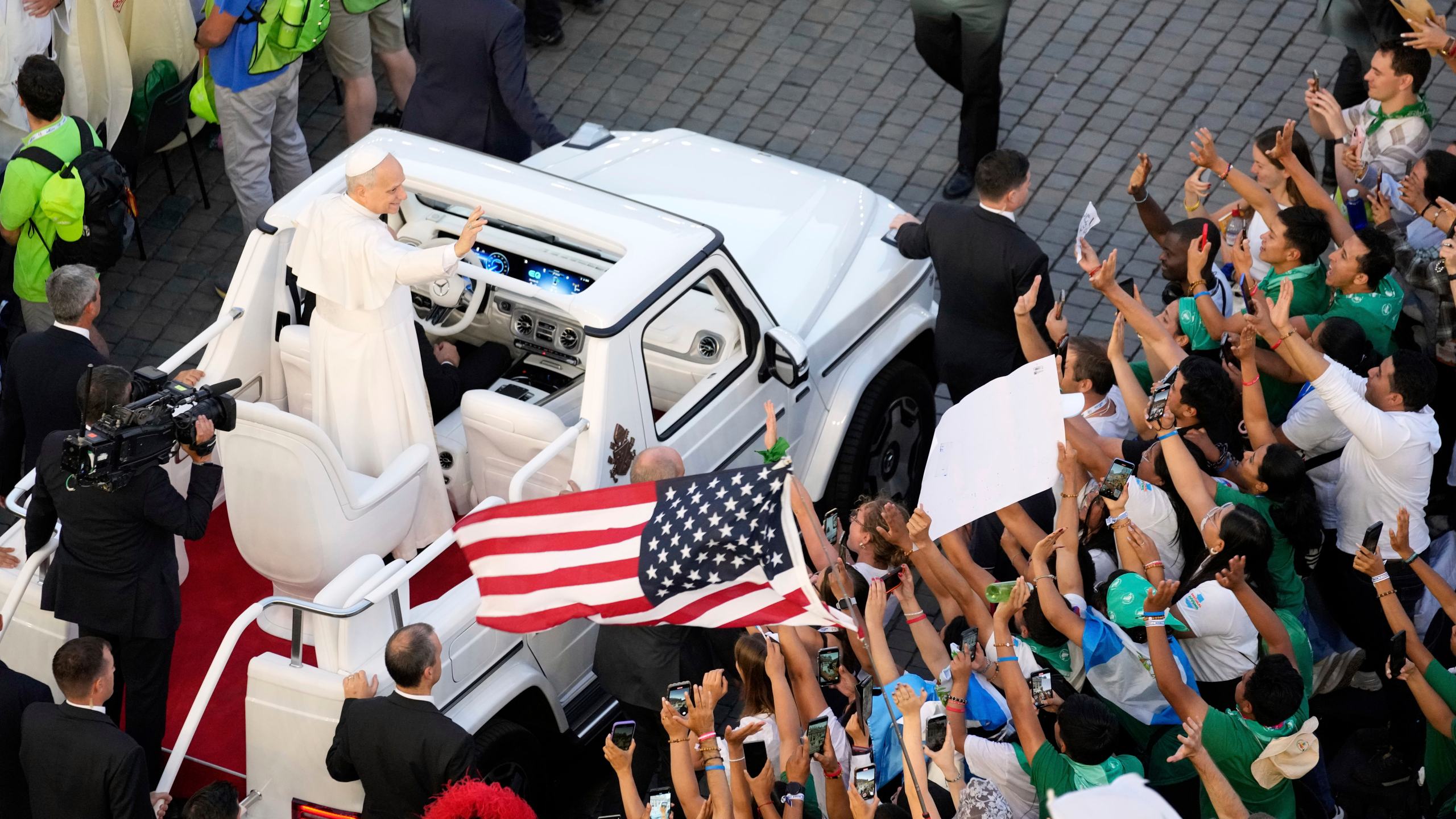 Pope Leo XIV greets faithful in St. Peter's Square at the end of a welcome mass for the Youth Jubilee at the Vatican, Tuesday, July 29, 2025. (AP Photo/Gregorio Borgia)