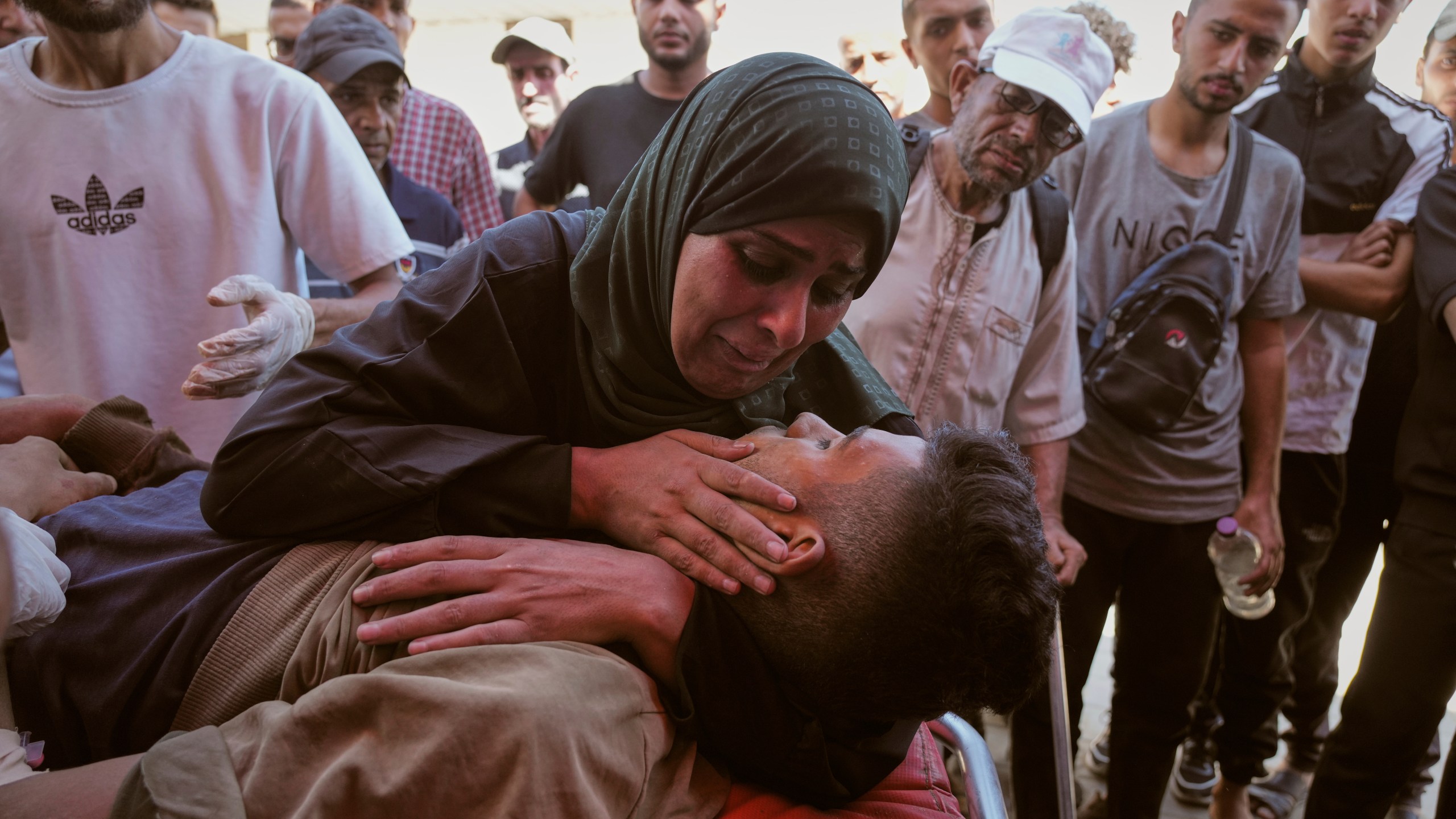 Nabila Al Shaer, center, mourns the body of her son, Jamil Al Shaer, 21, who was killed while trying to receive aid from the U.S.-backed Gaza Humanitarian Foundation (GHF) in Netzarim, in the central Gaza Strip, at Al-Aqsa Hospital, Thursday, July 31, 2025.(AP Photo/Abdel Kareem Hana)