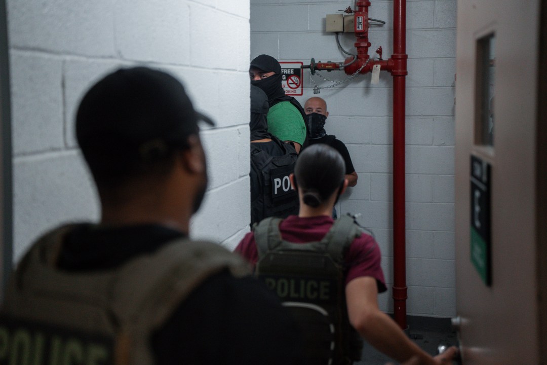 Federal agents leave immigration court