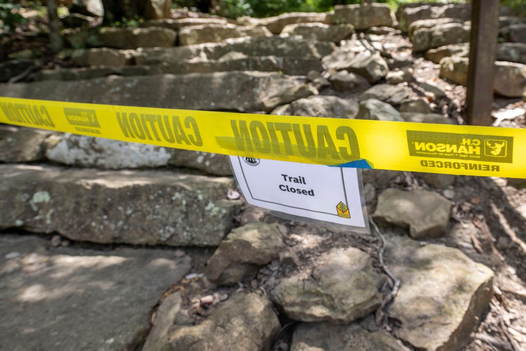 The trail head to the lower section of the Devil's Den trail at Devil's Den State Park