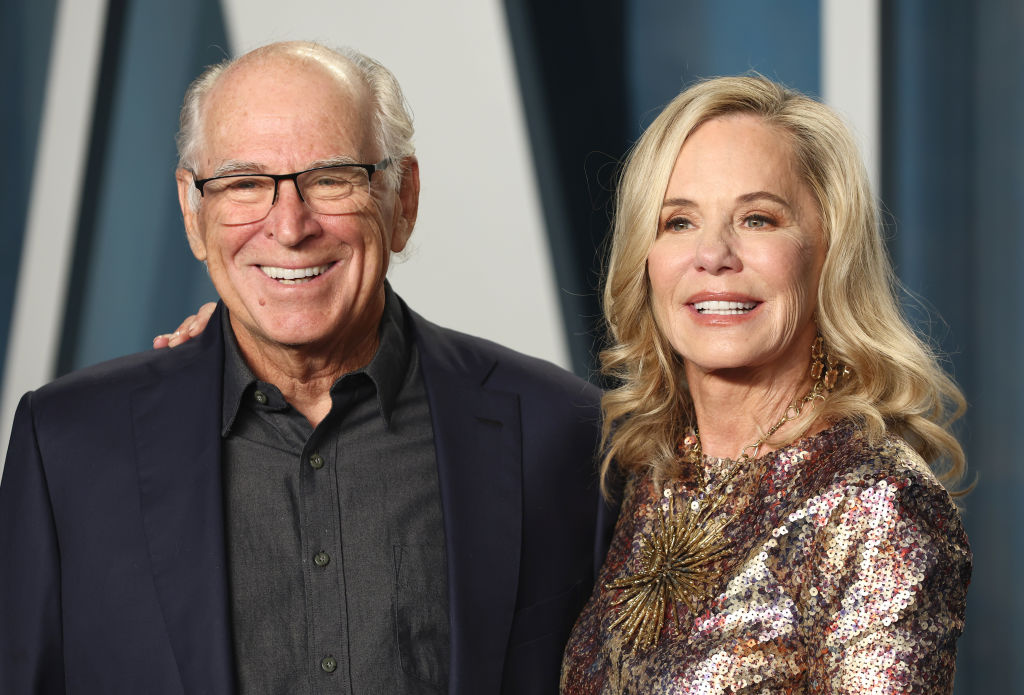 Jimmy and Jane Buffett standing next to one another