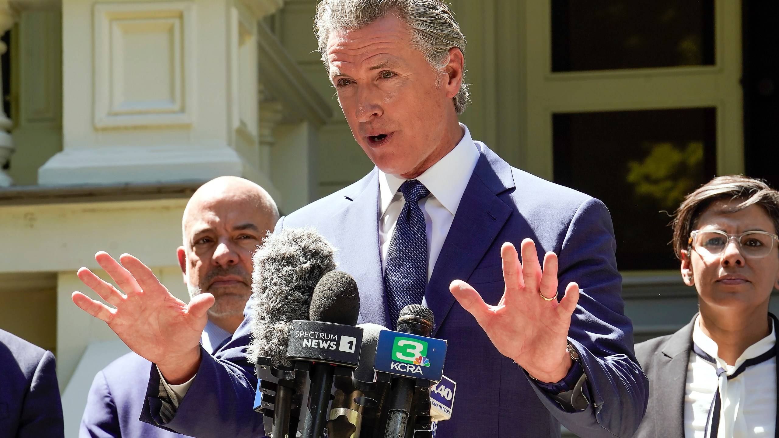 California Gov. Gavin Newsom calls for a new way for California to redraw it's voting districts during a news conference In Sacramento, Calif., Friday July 25, 2025. (AP Photo/Rich Pedroncelli)