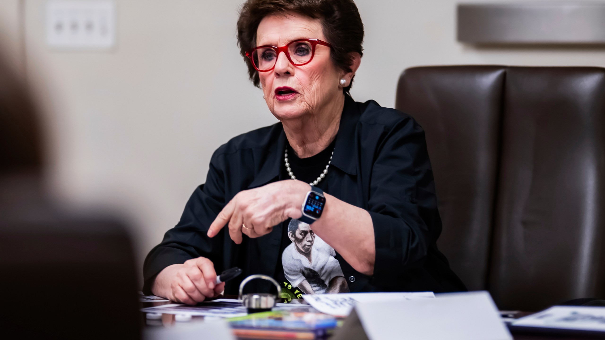 In this image provided the WTA, Billie Jean King speaks to WTA players, Friday, Aug. 22, 2025, at the USTA Billie Jean King National Tennis Center in New York. (WTA via AP)