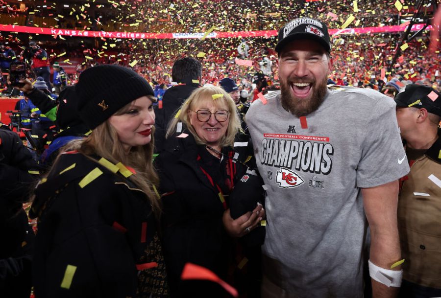 Taylor Swift, Donna Kelce, Travis Kelce