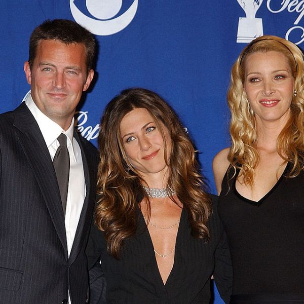 Matthew Perry, Jennifer Aniston and Lisa Kudrow pose for photos at an event