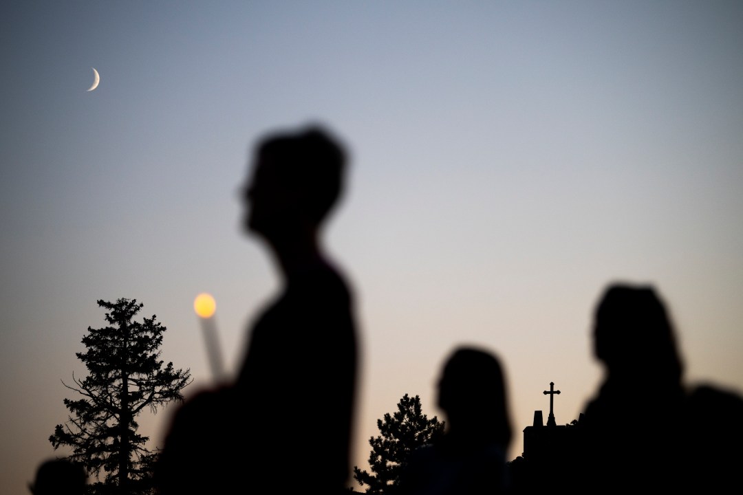 Outlines of vigilgoers in Minnesota