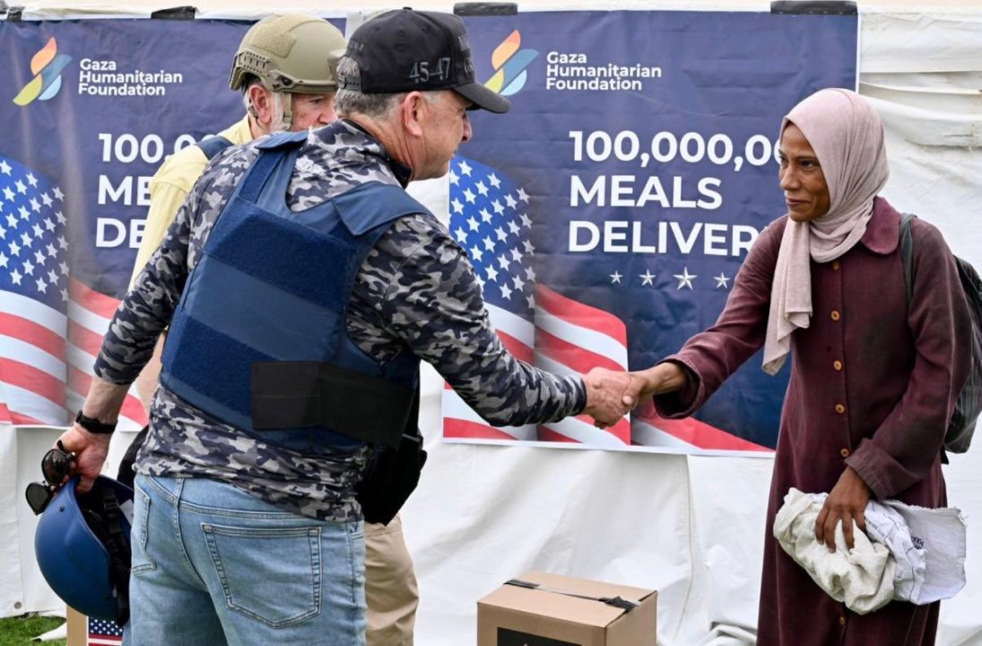 Special envoy Steve Witkoff shakes a woman's hand in Gaza.