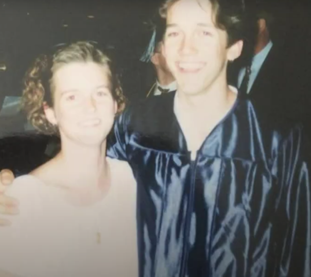 Amy Bradley with her brother (image via FBI)