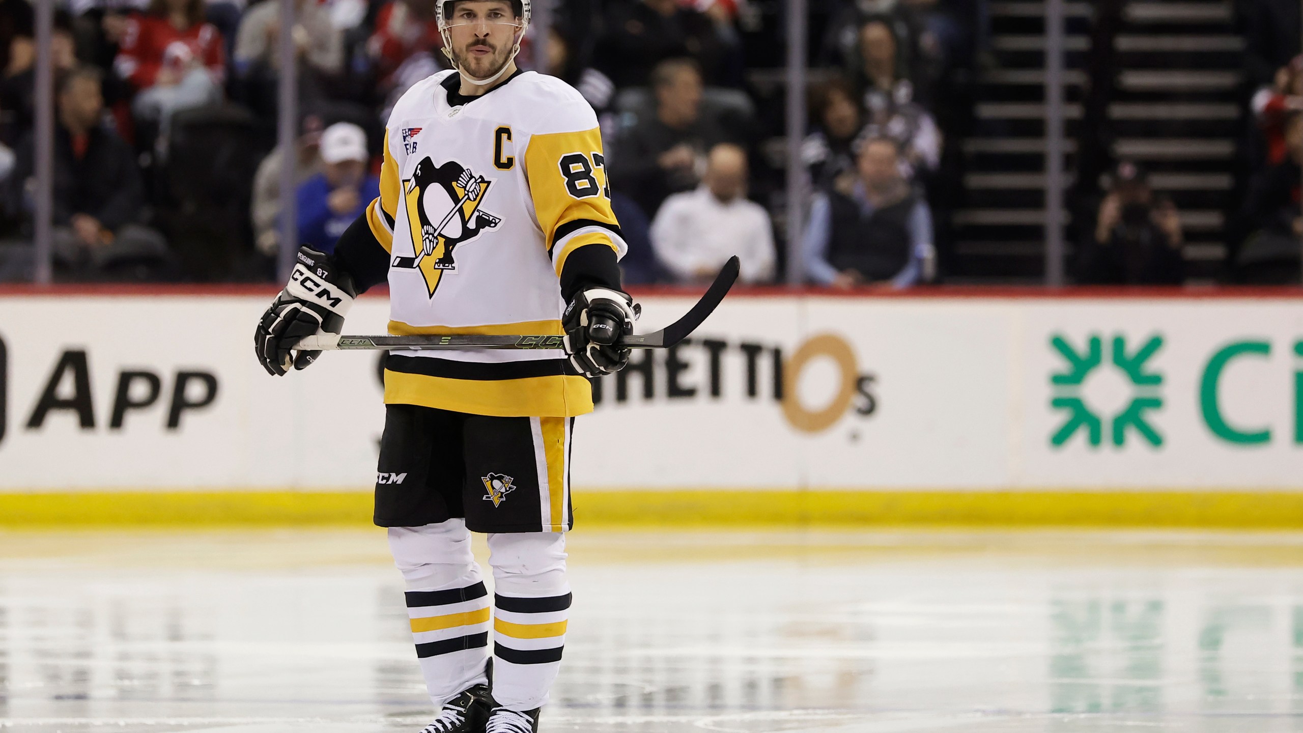 FILE - Pittsburgh Penguins center Sidney Crosby (87)waits for the the third period of an NHL hockey game against the New Jersey Devils, April 11, 2025, in Newark, N.J. (AP Photo/Adam Hunger, file)