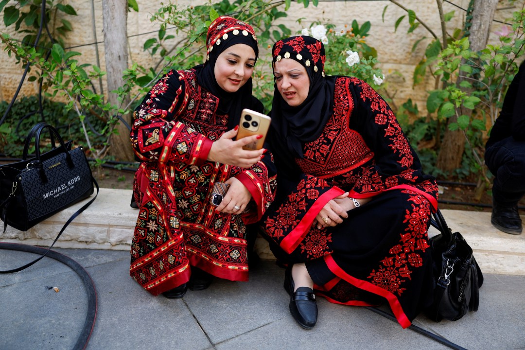 Families wait for freed Palestinian prisoners