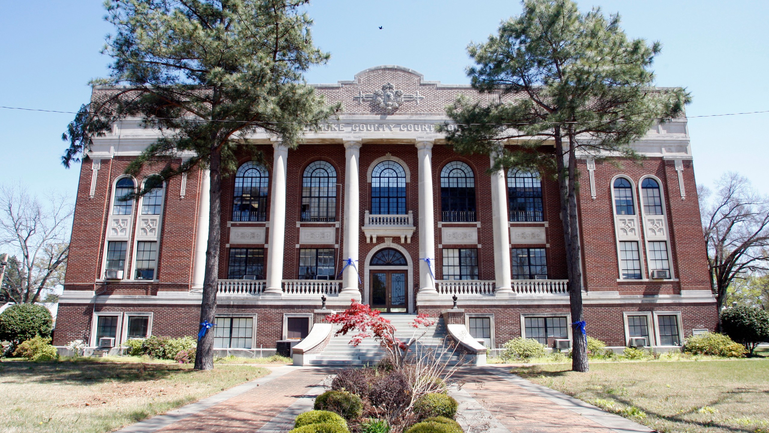 FILE - This April 7, 2009 file photo shows the Lonoke County Courthouse in Lonoke, Ark. (Jeff Mitchell/Arkansas Democrat-Gazette via AP)