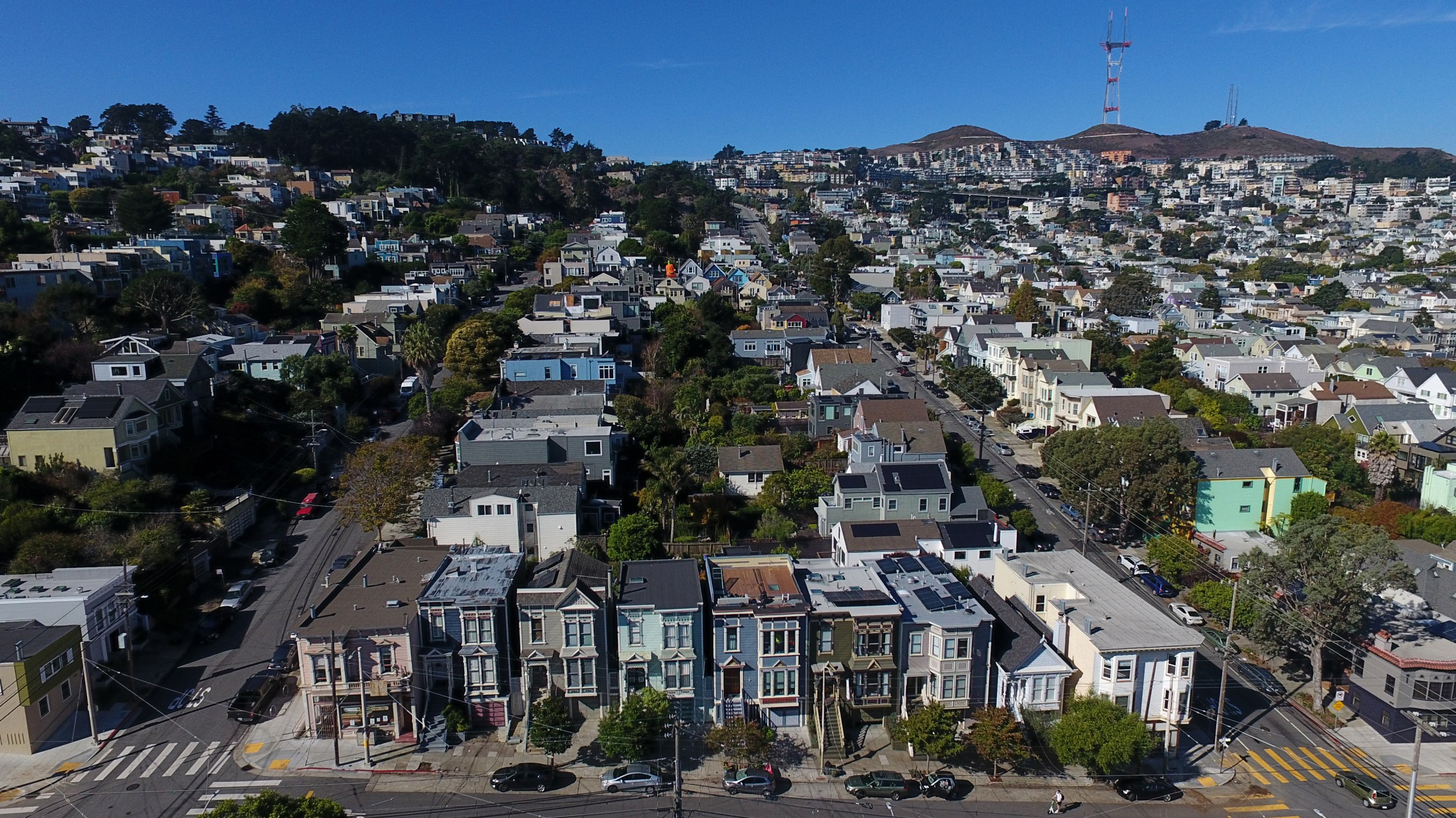 Homes in the Noe Valley neighborhood are photographed, Friday, Oct. 17, 2025, in San Francisco. (AP Photo/Godofredo A. Vásquez)
