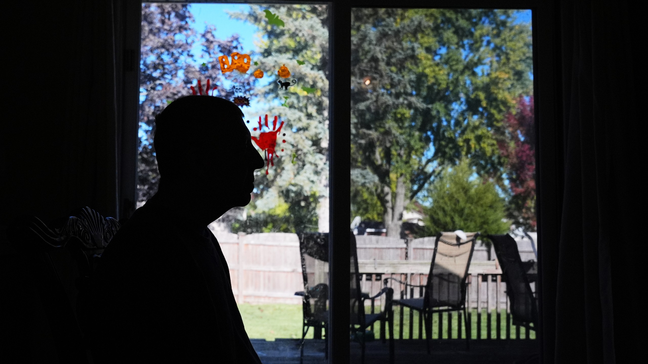 Bill Swick sits on the chair at his home in Minooka, Ill., Friday, Oct. 24, 2025. (AP Photo/Nam Y. Huh)