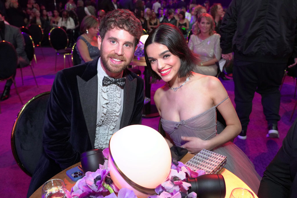 Ben Platt and Rachel Zegler pose at table