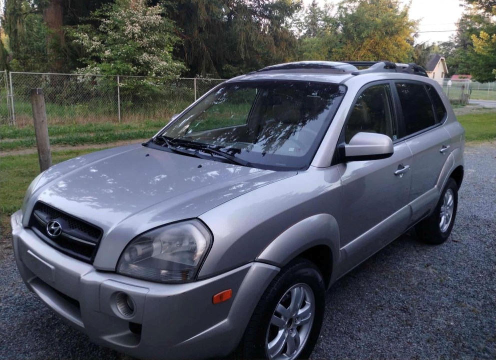 silver Hyundai Tucson