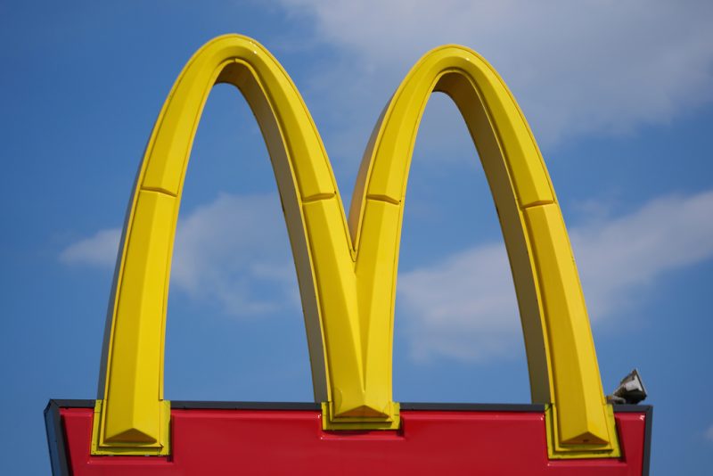 Picture of McDonalds golden arches logo.