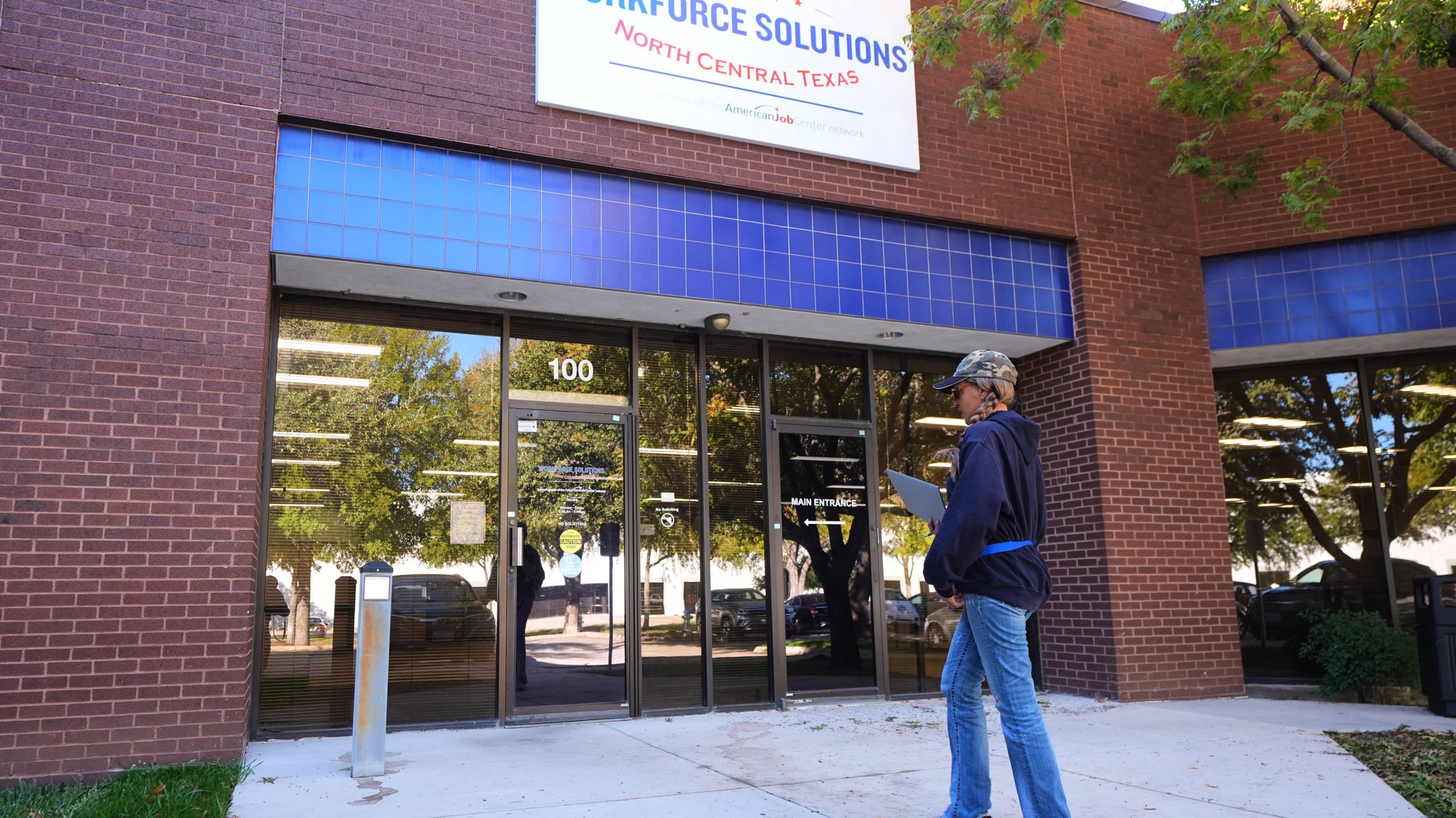 Cela Bratton Williams walks into the Workforce Solutions of North Central Texas office, Thursday, Oct. 30, 2025, in Plano, Texas. (AP Photo/Tony Gutierrez)
