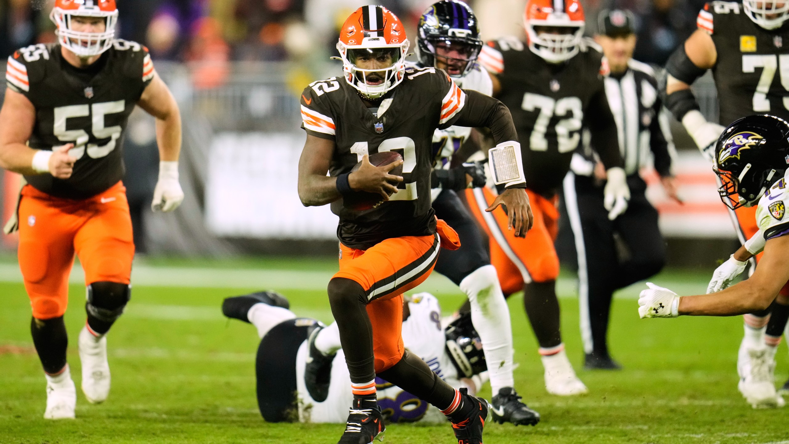 Cleveland Browns quarterback Shedeur Sanders (12) runs the ball in the second half of an NFL football game against the Baltimore Ravens in Cleveland, Sunday, Nov. 16, 2025. (AP Photo/Sue Ogrocki)