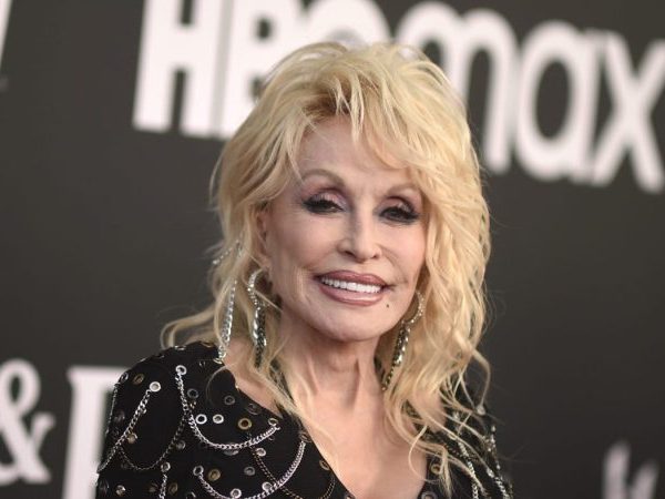 Dolly Parton poses for photos at an event