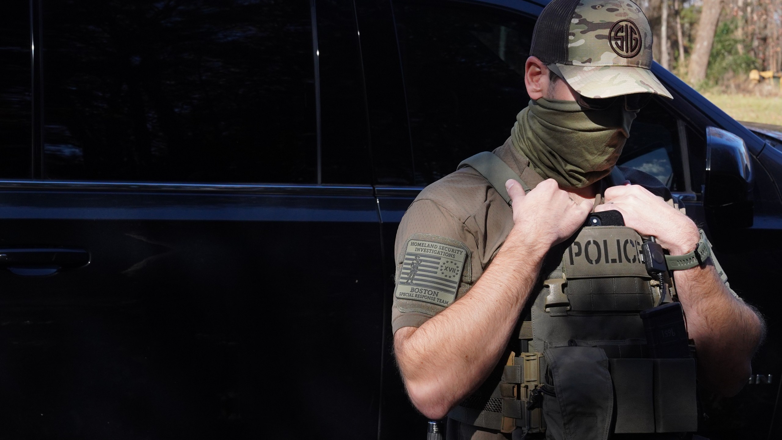 A Department of Homeland Security Investigations Officer wearing a face mask