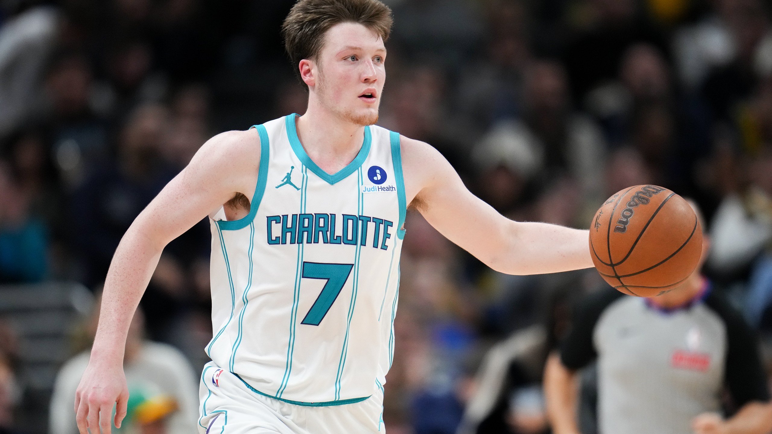 INDIANAPOLIS, INDIANA - NOVEMBER 19: Kon Knueppel #7 of the Charlotte Hornets dribbles the ball in the third quarter against the Indiana Pacers at Gainbridge Fieldhouse on November 19, 2025 in Indianapolis, Indiana.