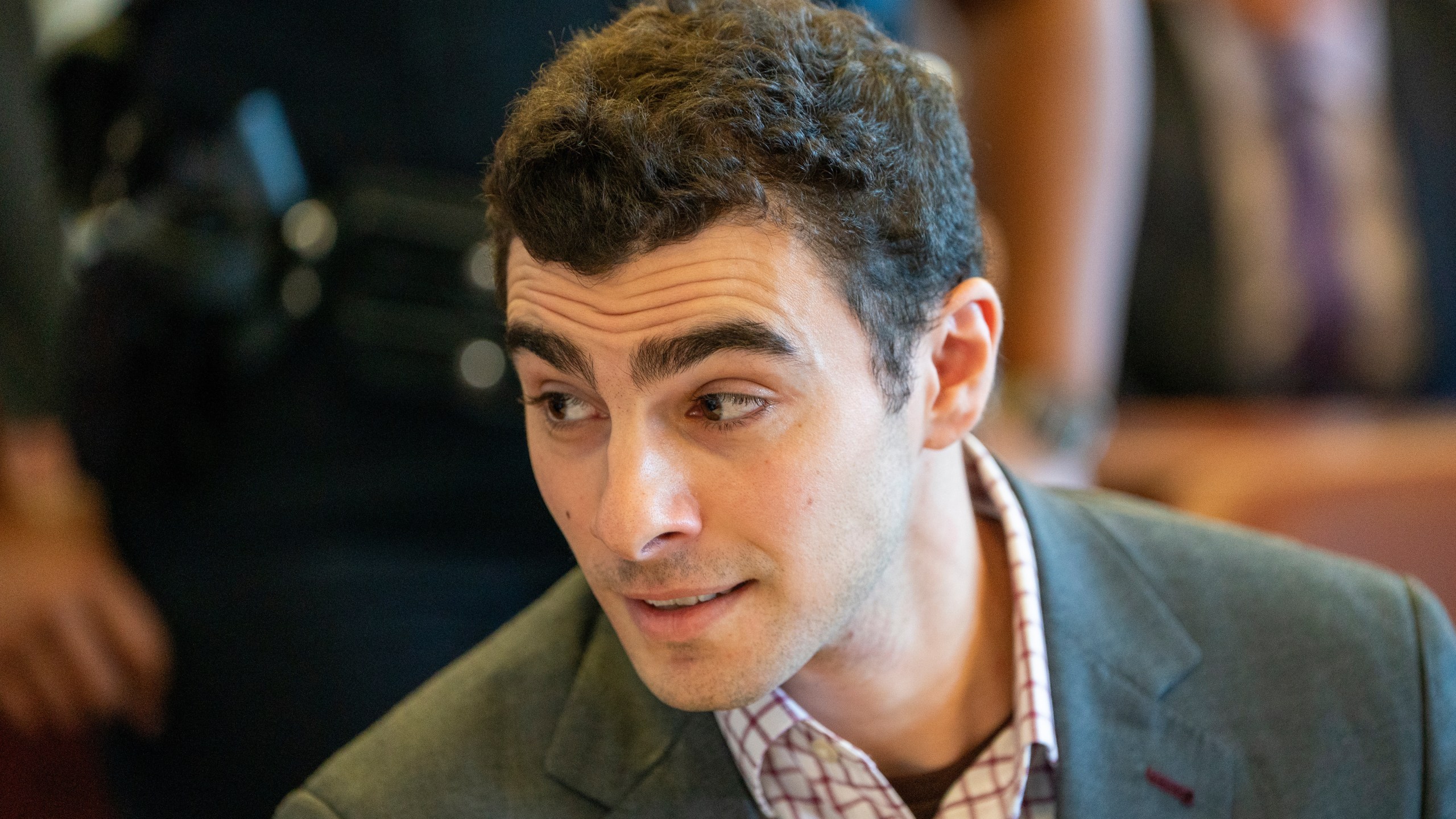 Luigi Mangione, center, appears in court for an evidence hearing, Monday, Dec. 1, 2025, in New York. (Steven Hirsch/New York Post via AP, Pool)