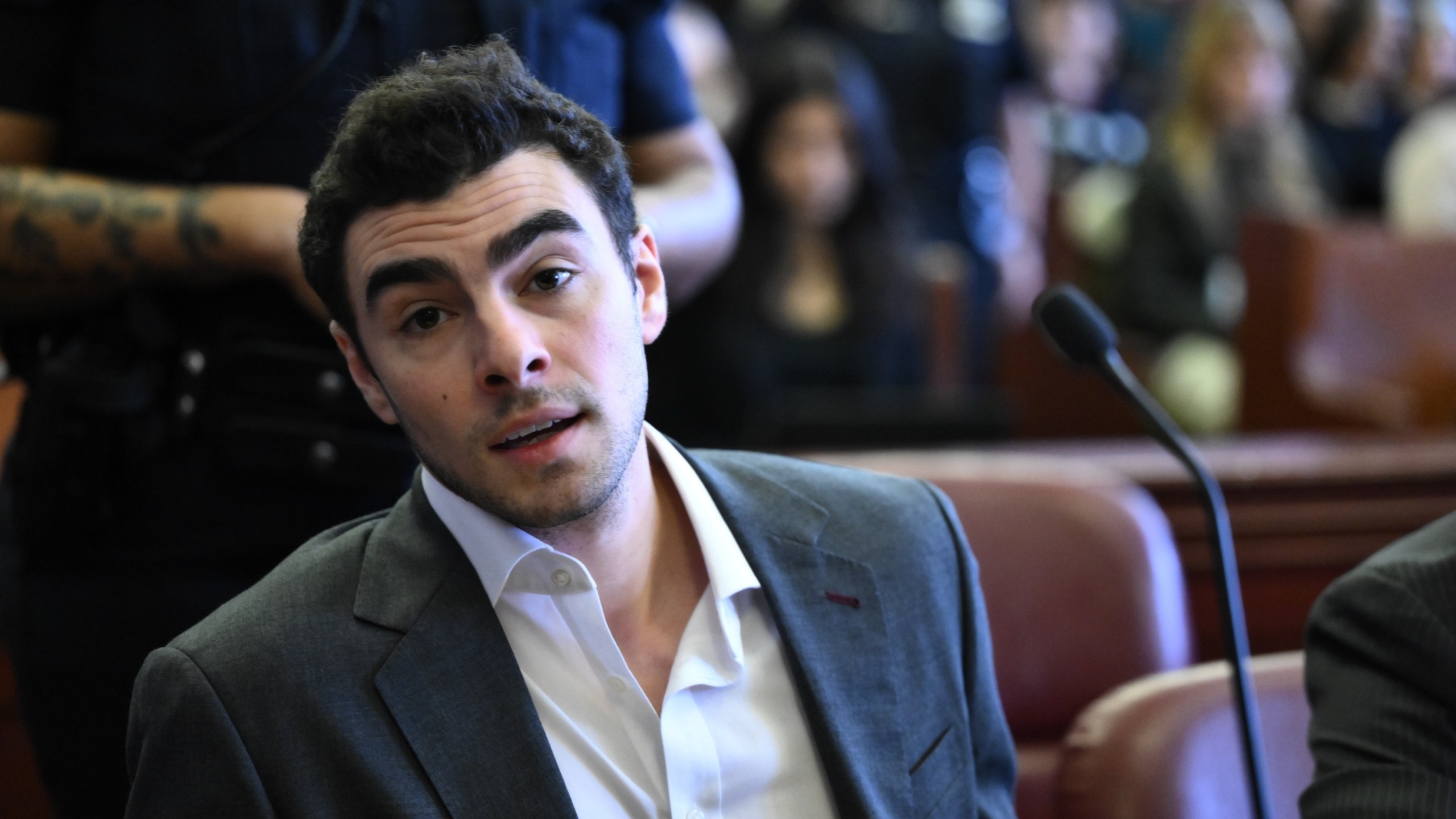 Luigi Mangione appears in Manhattan Criminal Court for an evidence hearing, Thursday, Dec. 4, 2025, in New York. (Curtis Means /Pool Photo via AP)