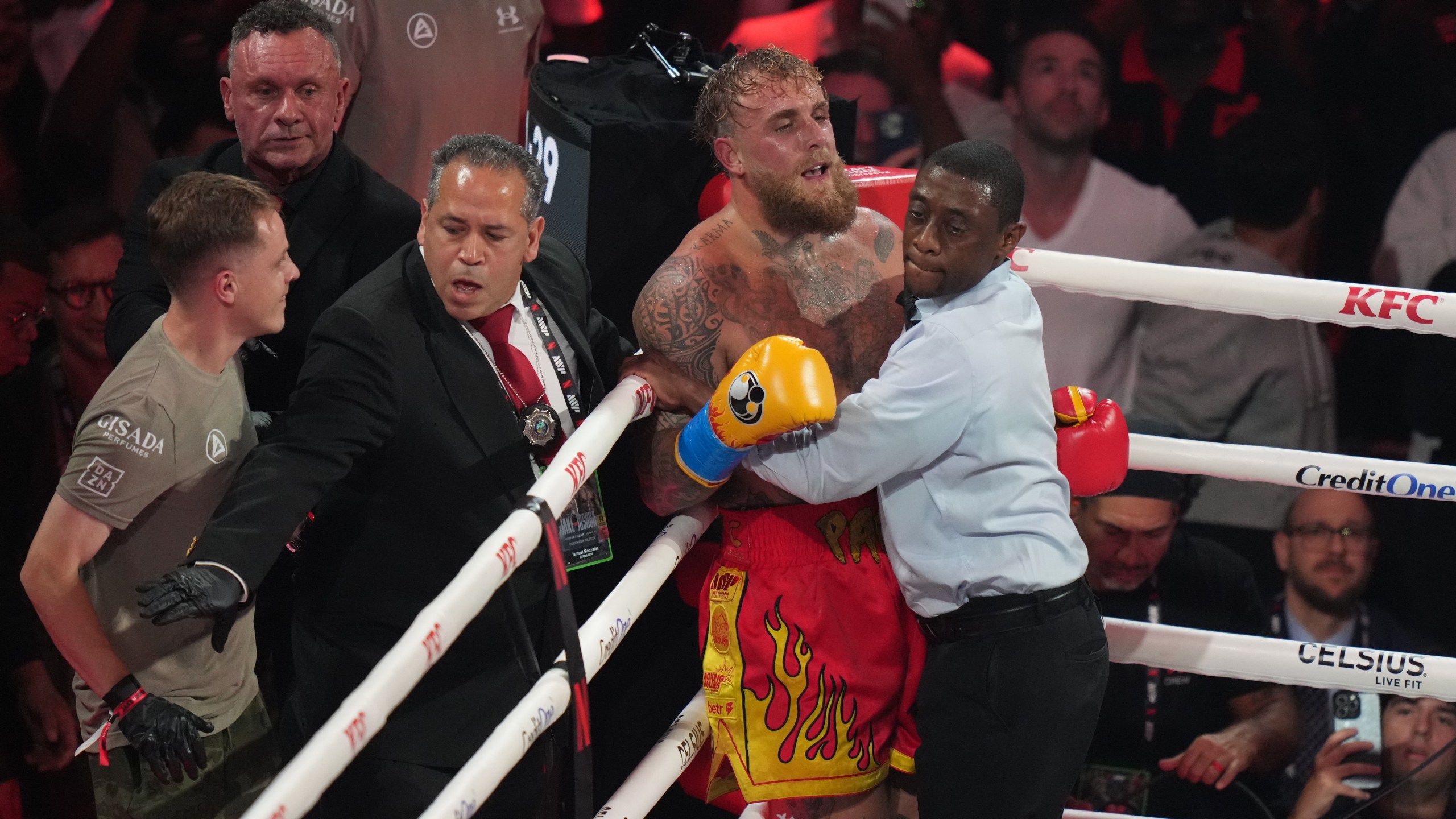 Jake Paul reacts in the corner of the ring during the heavyweight boxing match against Anthony Joshua, Friday, Dec. 19, 2025, in Miami, Fla. (AP Photo/Lynne Sladky)