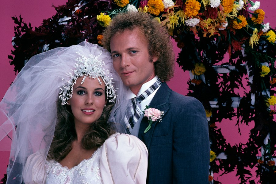 Laura (Genie Francis) and Luke (Anthony Geary)