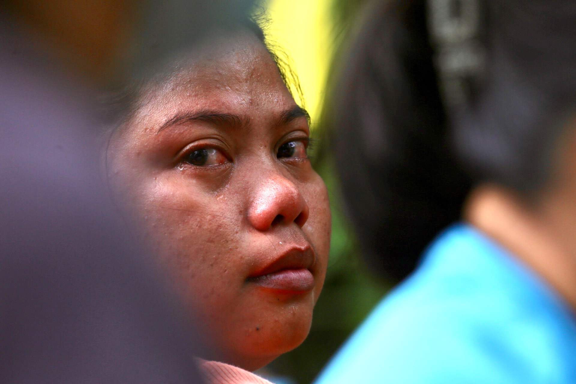 Family members and relatives wait as rescuers continue operations on a collapsed waste segregation facility in Binaliw, Cebu city, central Philippines on Saturday Jan. 10, 2026. (AP Photo/Jacqueline Hernandez)